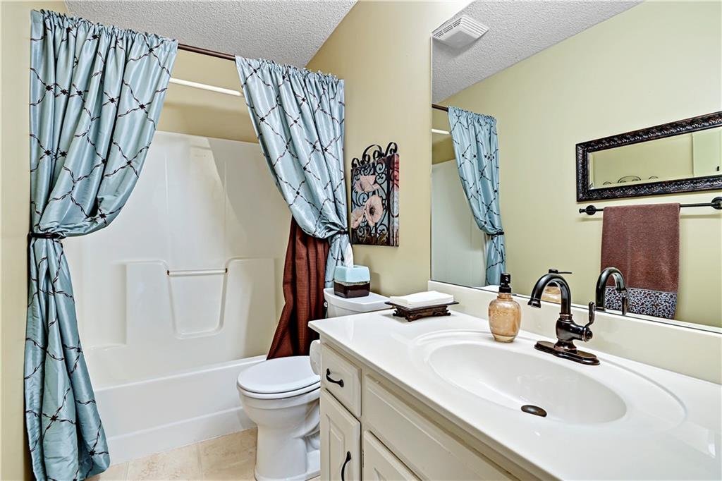 13254 Reeder Street Overland Park, KS 66213 - Photo 18 of 43