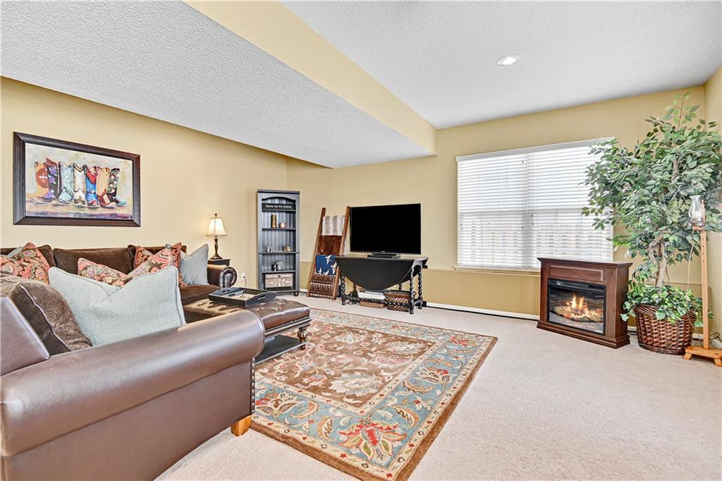 13254 Reeder Street Overland Park, KS 66213 - Photo 27 of 43