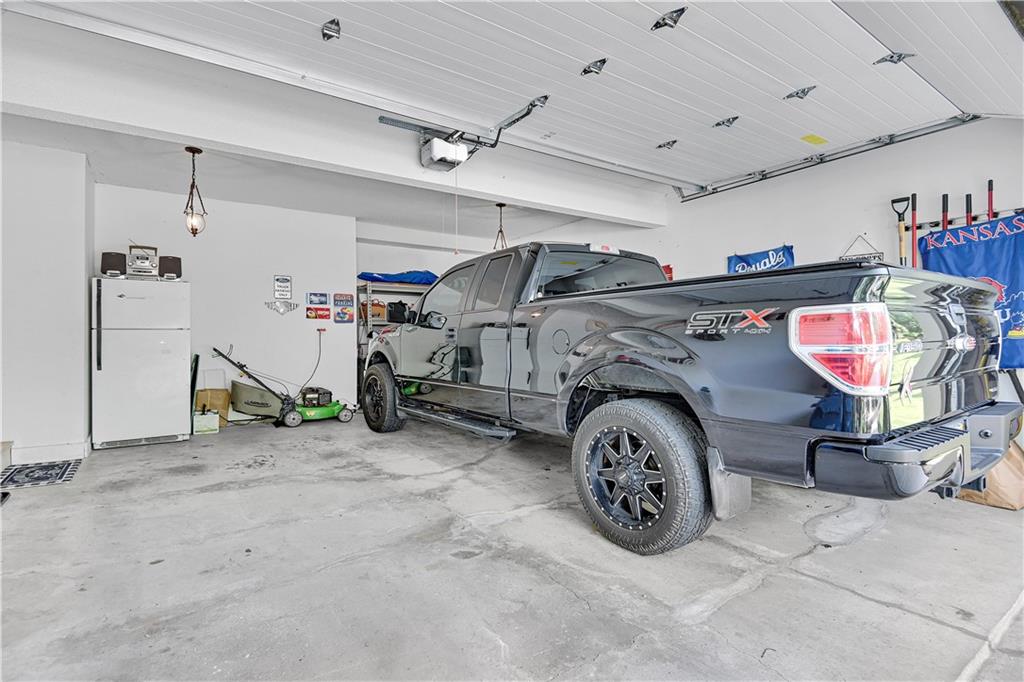 13254 Reeder Street Overland Park, KS 66213 - Photo 39 of 43