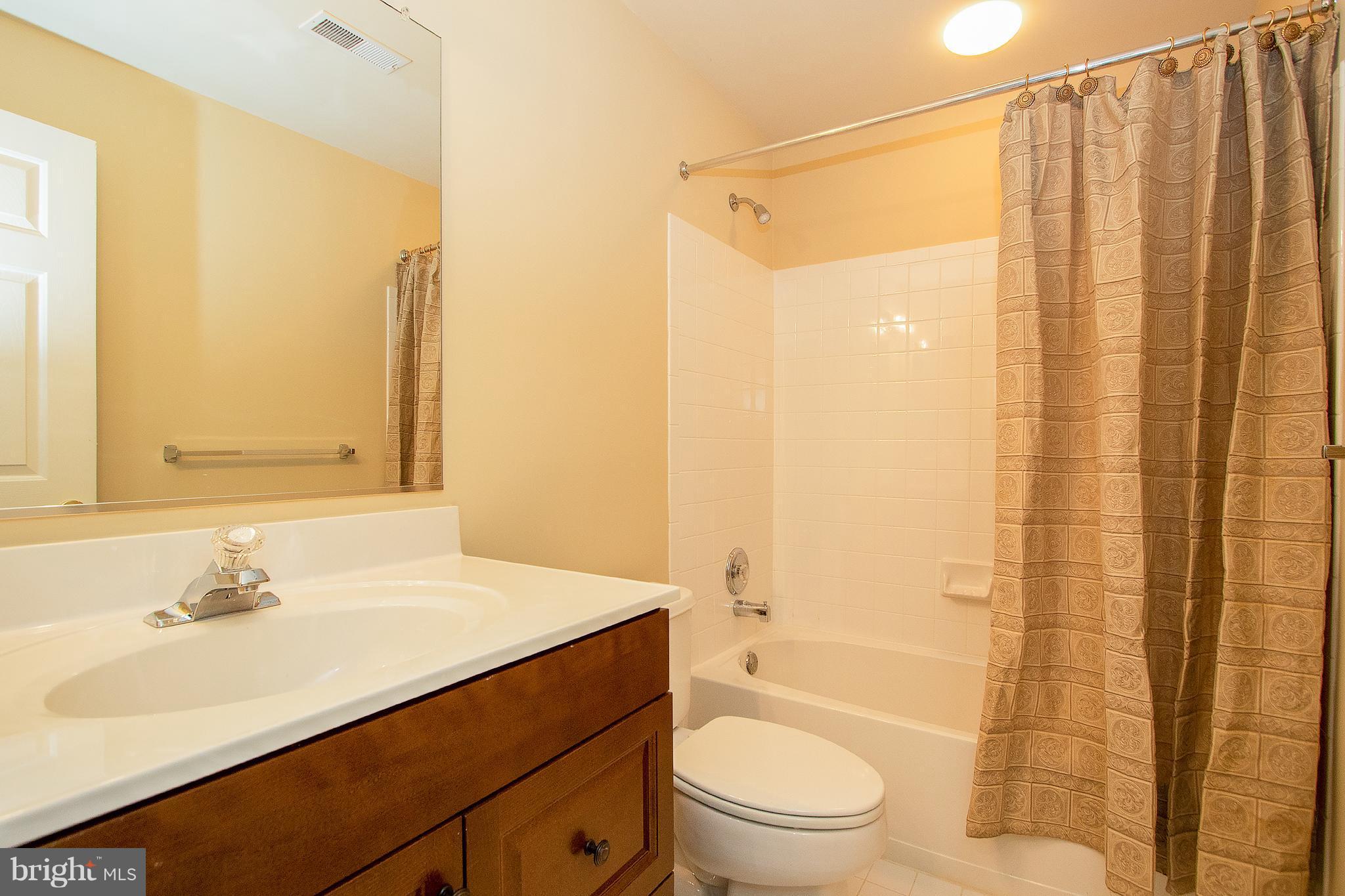 13905 Bromfield Road Germantown, MD 20874 - Photo 27 of 30 Bath