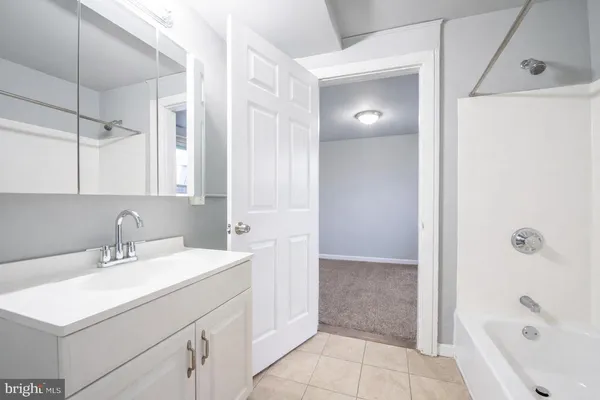 $1,600 | 211 Front Street, Unit 2, Fieldsboro, NJ 08505