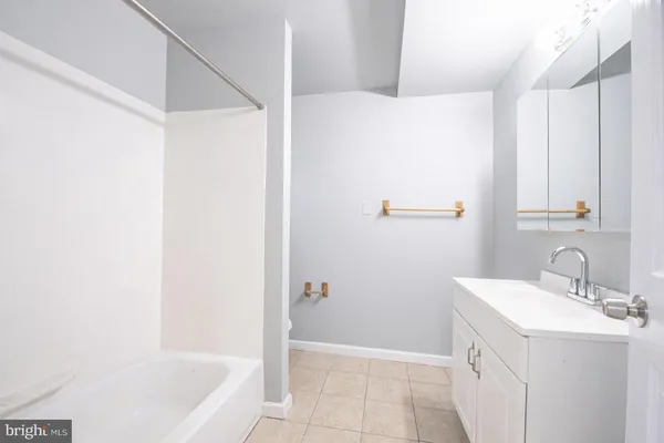 $1,600 | 211 Front Street, Unit 2, Fieldsboro, NJ 08505