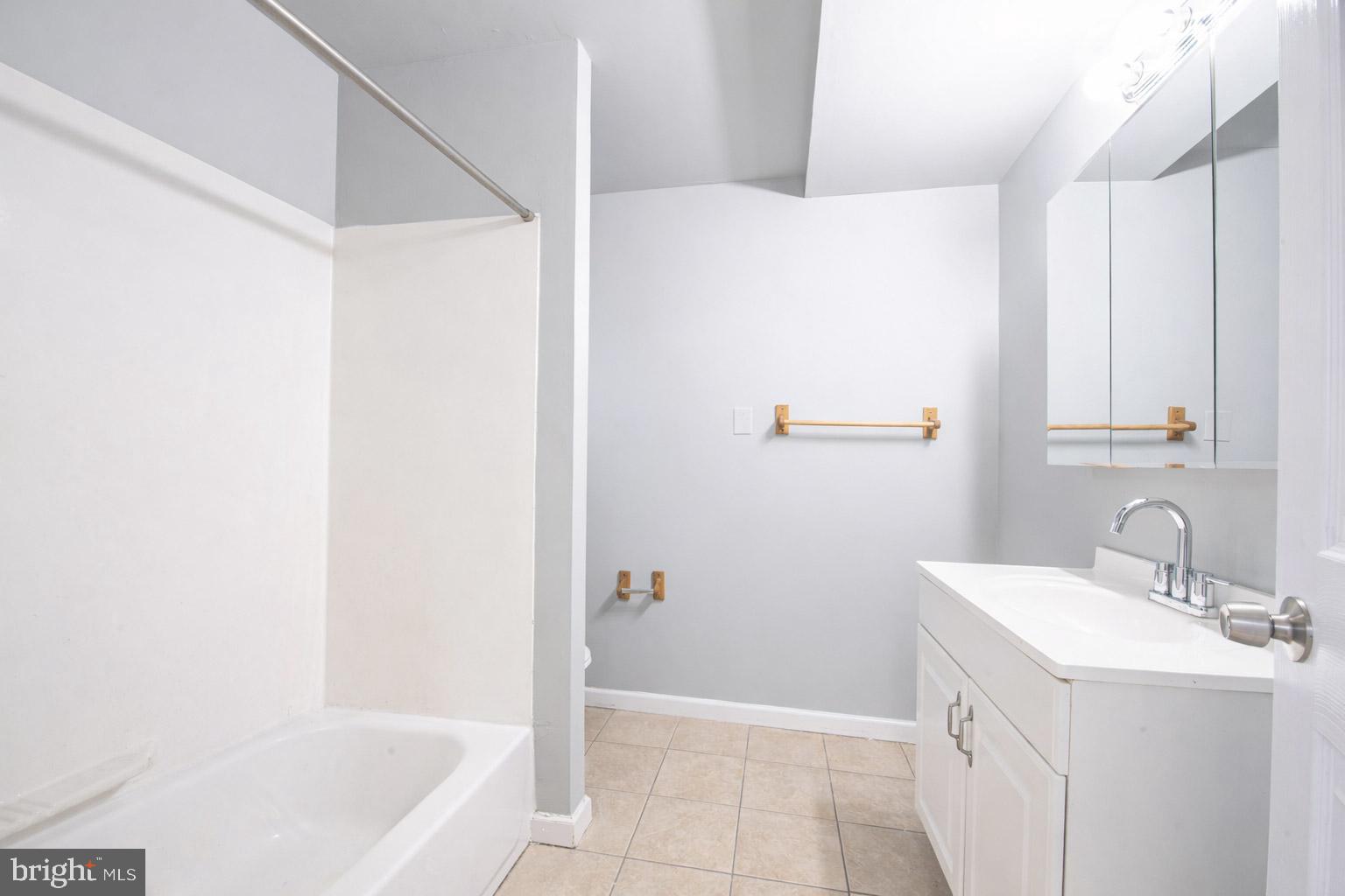 211 Front Street, Unit 2 Fieldsboro, NJ 08505 - Photo 5 of 9
