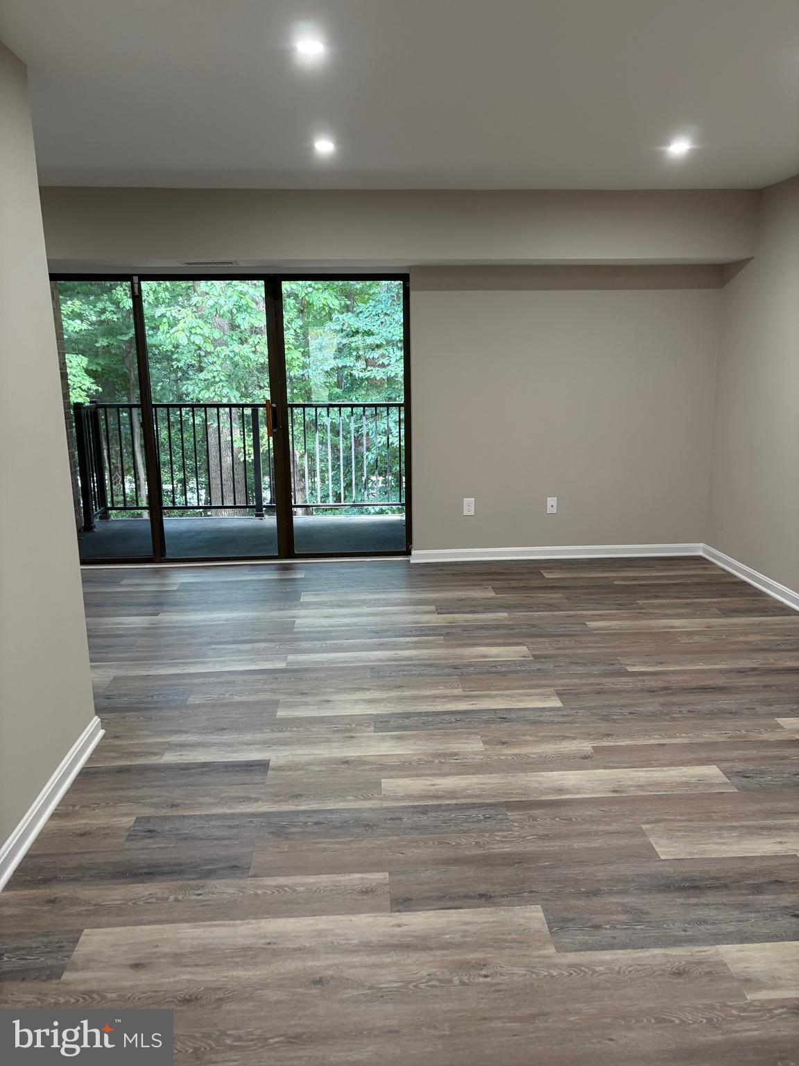 11611 Stoneview Square, Unit 70/12C Reston, VA 20191 - Photo 7 of 12 a view of an empty room with wooden floor and a window