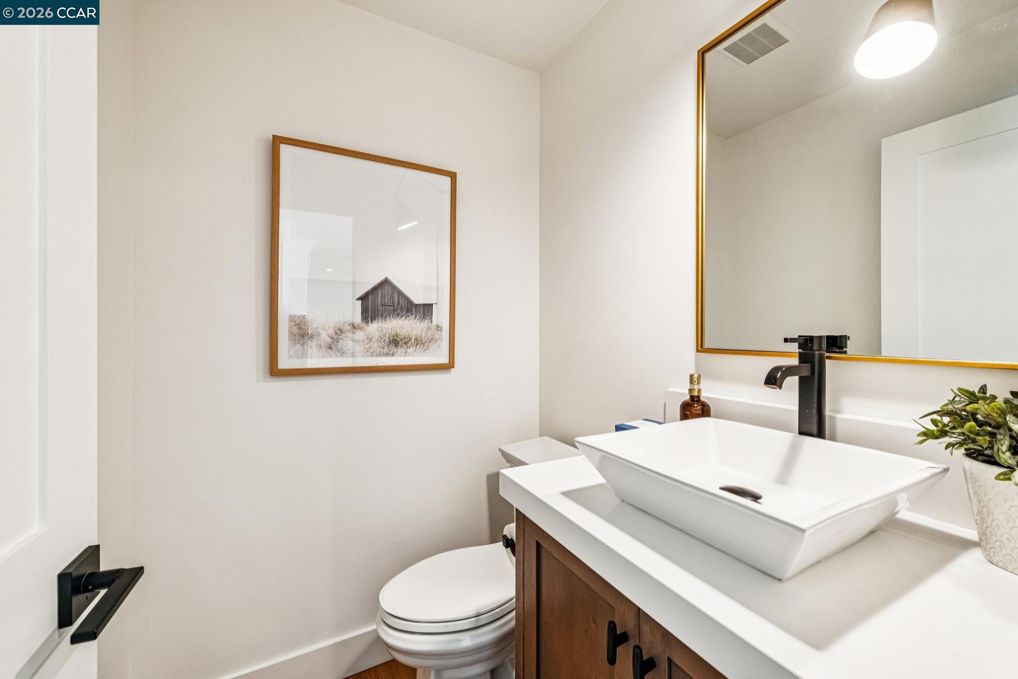 2941 Roundhill Road Alamo, CA 94507 - Photo 27 of 83 a bathroom with a toilet a sink and mirror