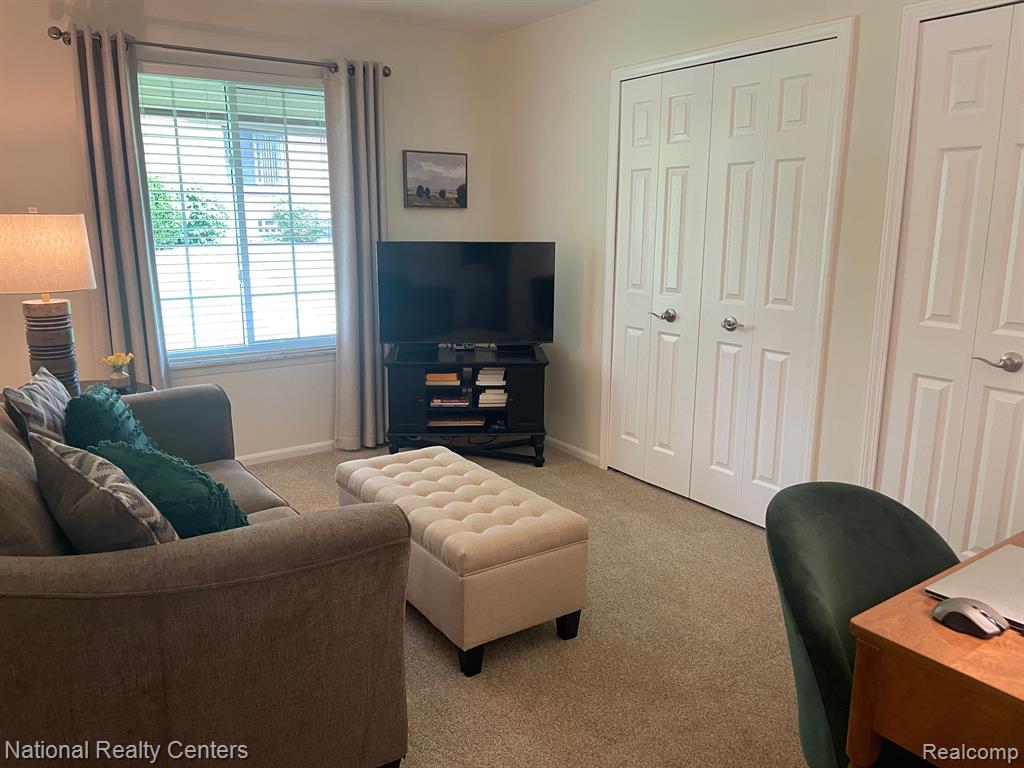 286 Meadow Bridge Drive Rochester Hills, MI 48307 - Photo 23 of 35