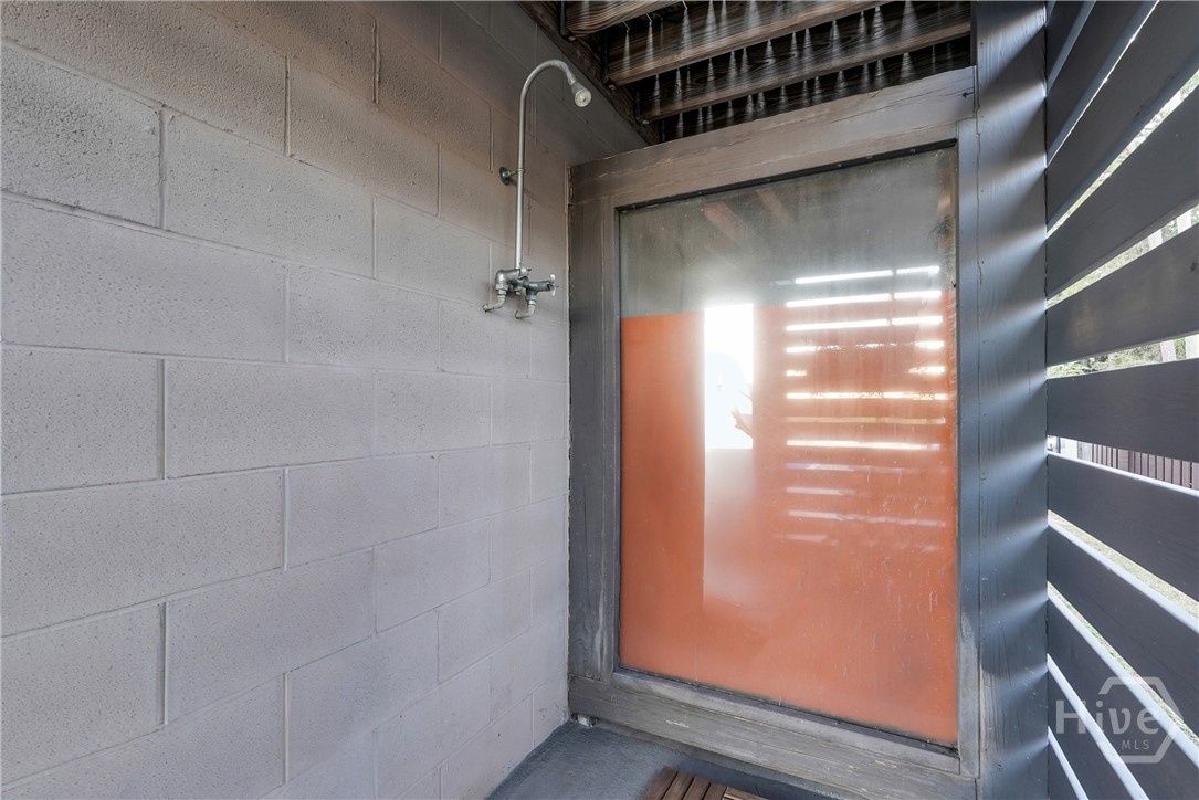 715 East 1st Street Midway, GA 31320 - Photo 30 of 42 Outdoor Shower