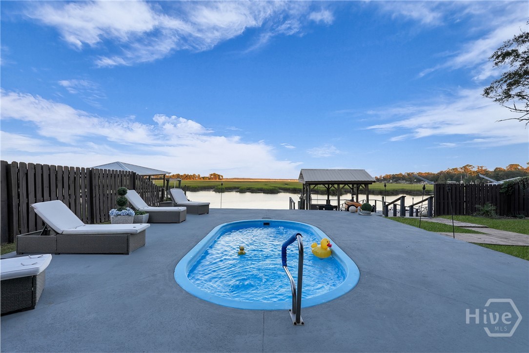 715 East 1st Street Midway, GA 31320 - Photo 34 of 42 Cocktail Fiberglass Pool