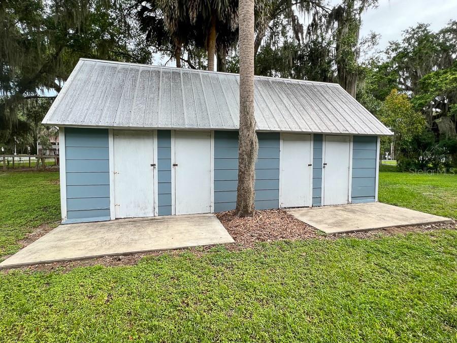 5601 Ave H, Unit 3 McIntosh, FL 32664 - Photo 20 of 21 a backyard of a house