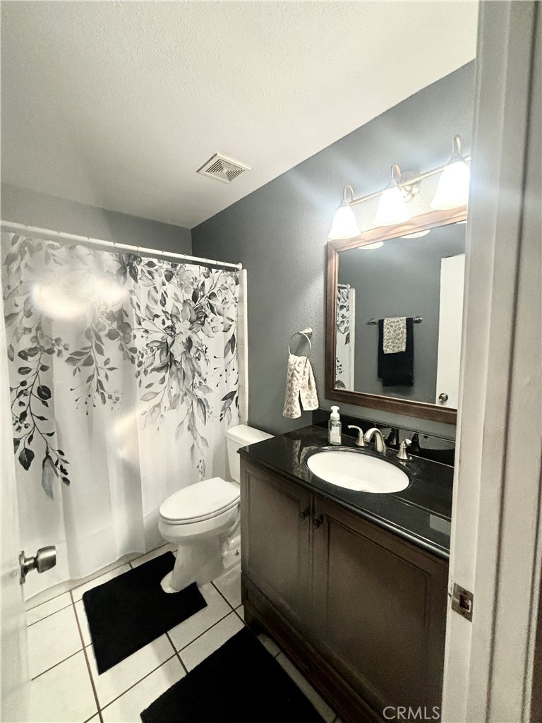 11010 Kayjay Street Riverside, CA 92503 - Photo 18 of 52 Downstairs full fath