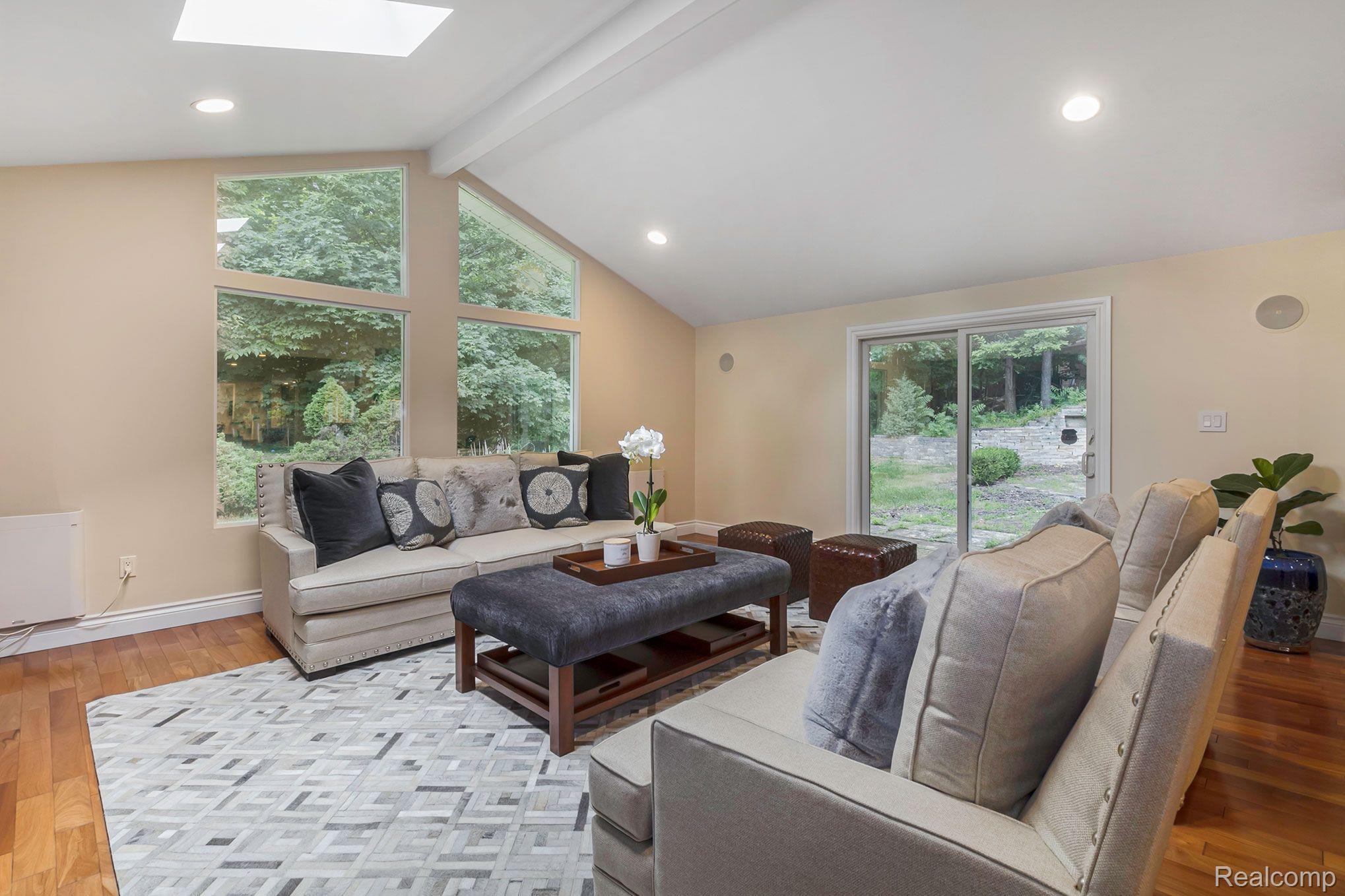 29746 Highmeadow Road Farmington, MI 48334 - Photo 8 of 46 Gallery Image 8