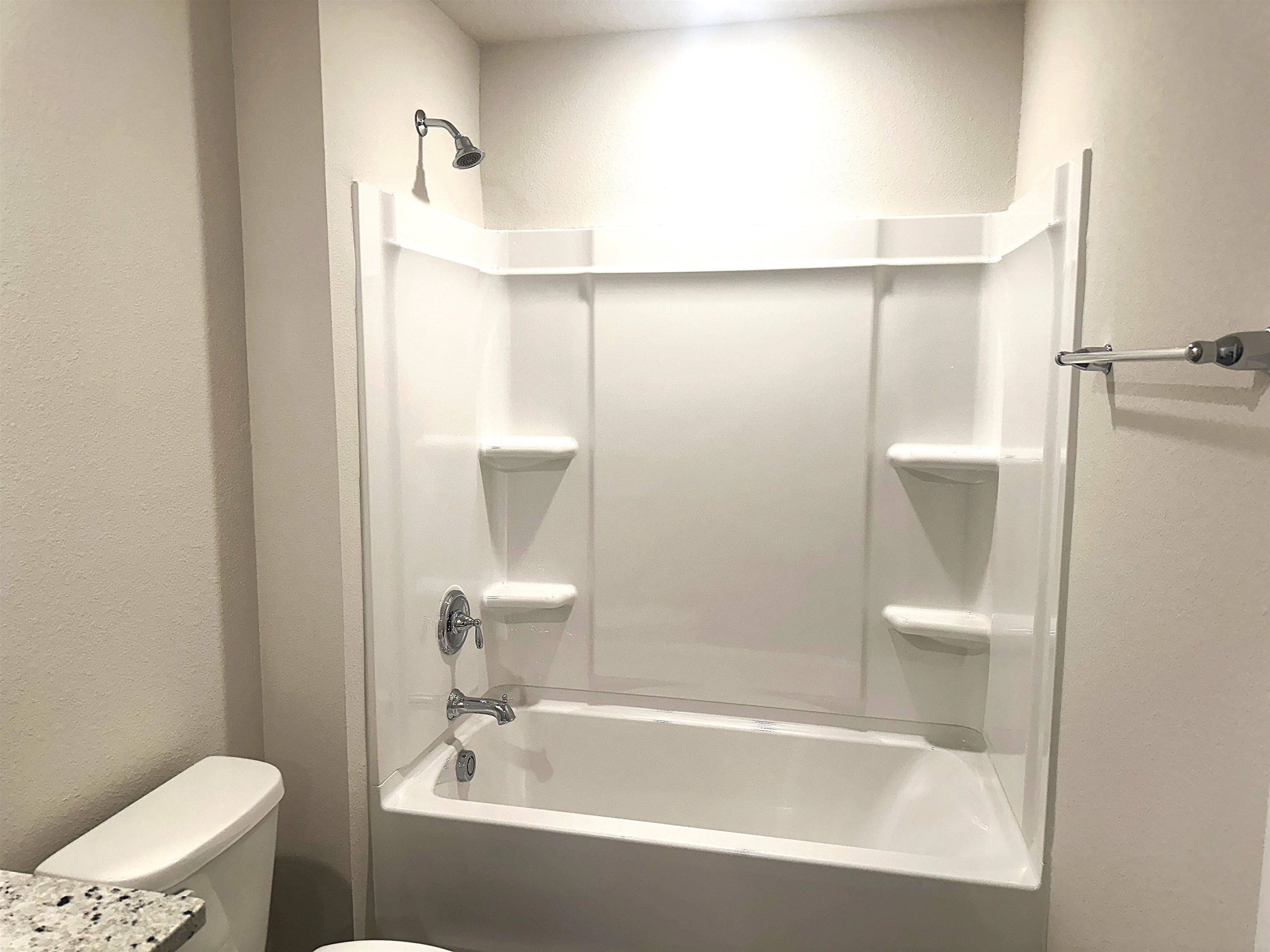 1243 Hayward Loop Foley, AL 36535 - Photo 19 of 32 Bathroom