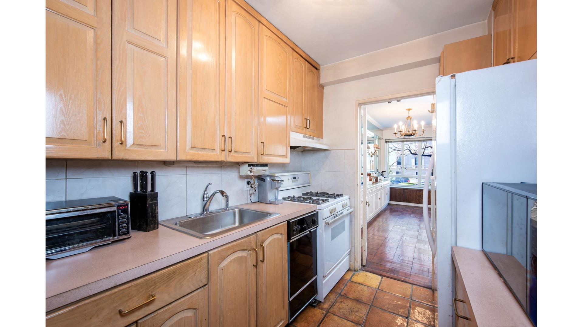 799 Park Avenue, Unit 2B Manhattan, NY 10021 - Photo 2 of 32