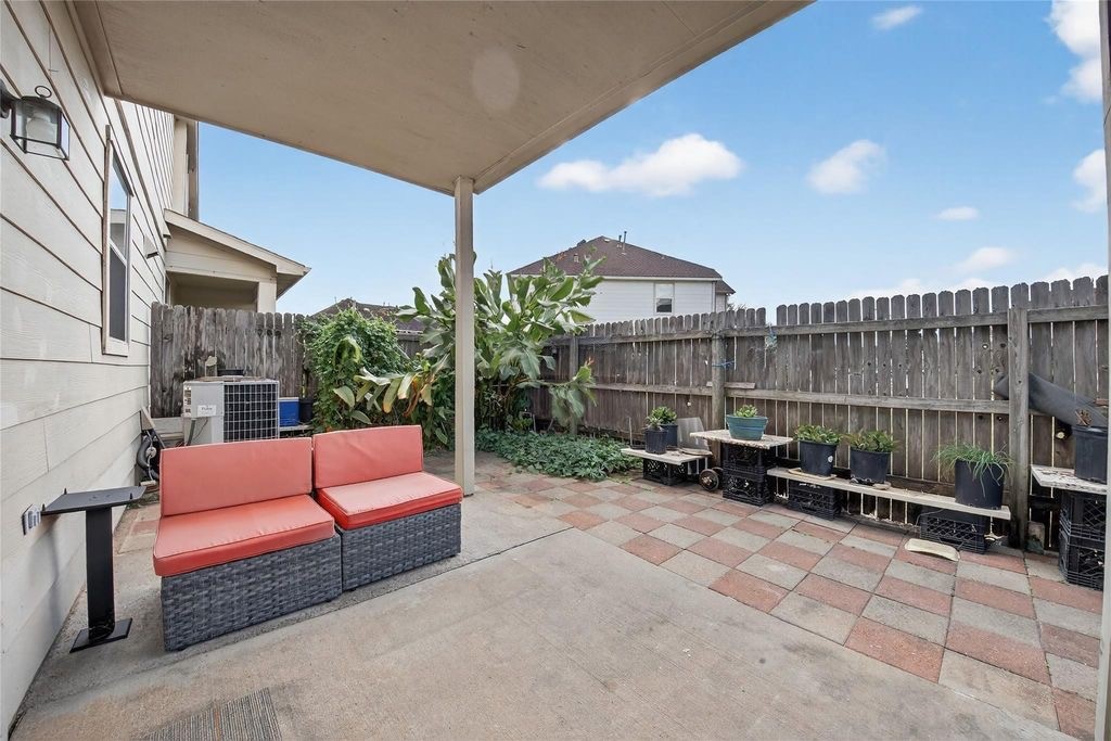 8118 Barnes Ridge Lane Houston, TX 77072 - Photo 17 of 19 Covered Patio Great for Gardening