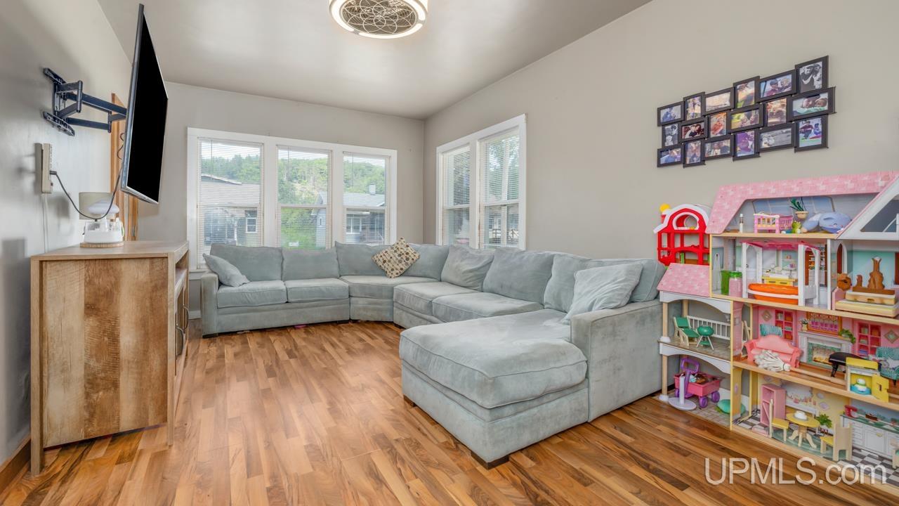 1924 Ledge Street Niagara, WI 54151 - Photo 4 of 21