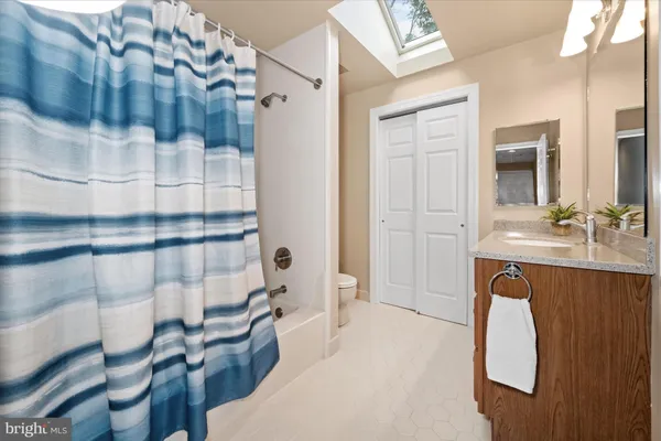 $889,900 | 12 Larchmont Court, Hockessin, DE 19707