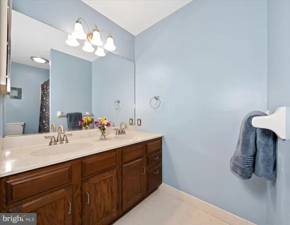 $889,900 | 12 Larchmont Court, Hockessin, DE 19707