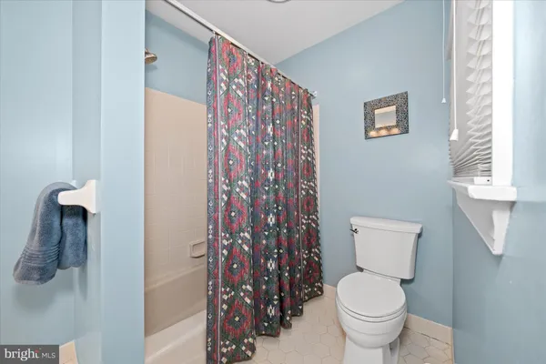 $889,900 | 12 Larchmont Court, Hockessin, DE 19707