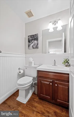 $889,900 | 12 Larchmont Court, Hockessin, DE 19707