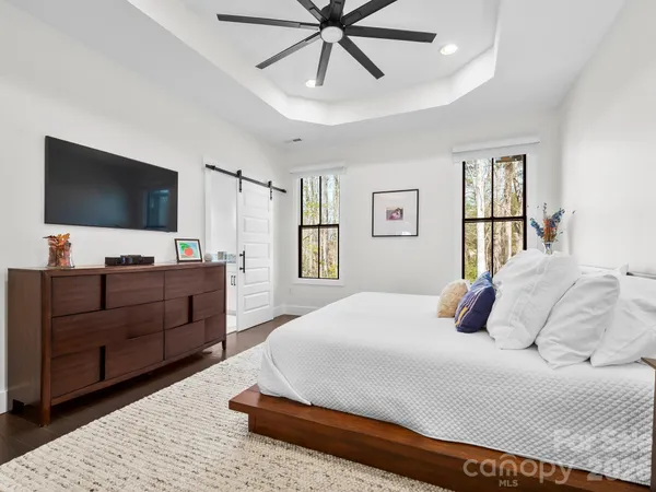 $899,950 | 215 Lindsey Farm Drive, Flat Rock, NC 28731