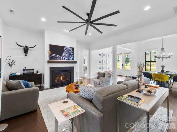 $899,950 | 215 Lindsey Farm Drive, Flat Rock, NC 28731