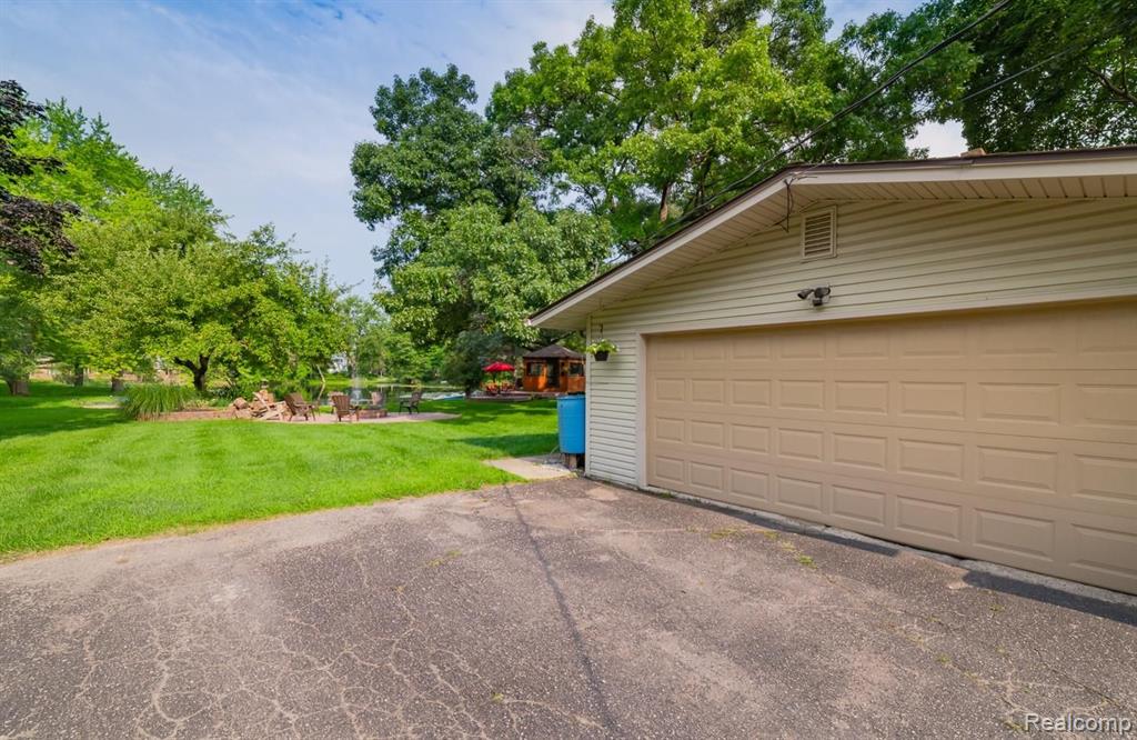 7875 Perry Lake Road Clarkston, MI 48348 - Photo 40 of 69