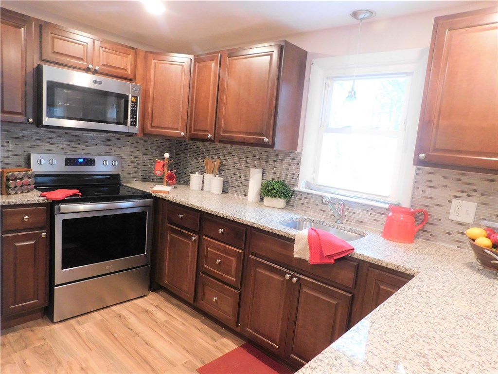 50 Arnold Road Coventry, RI 02816 - Photo 4 of 16