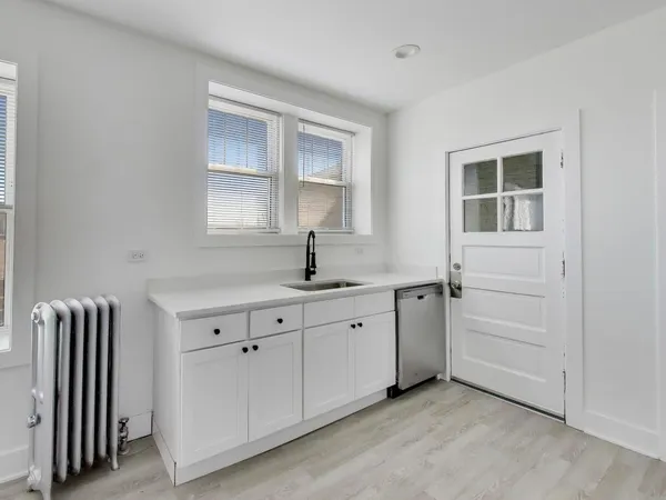 $1,650 | 7425 North Campbell Avenue, Unit 3, Chicago, IL 60645