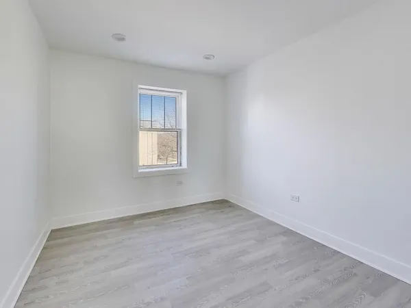 $1,650 | 7425 North Campbell Avenue, Unit 3, Chicago, IL 60645