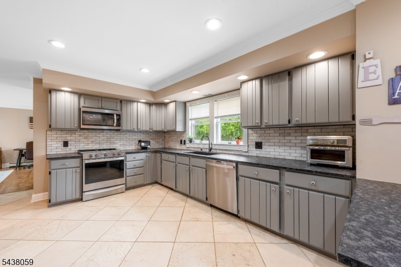 127 Smithtown Road Hackettstown, NJ 07840 - Photo 9 of 42