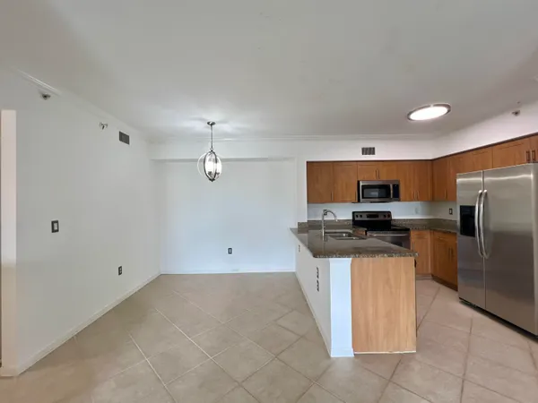 $2,850 | 6450 Emerald Dunes Drive, Unit 301, West Palm Beach, FL 33411