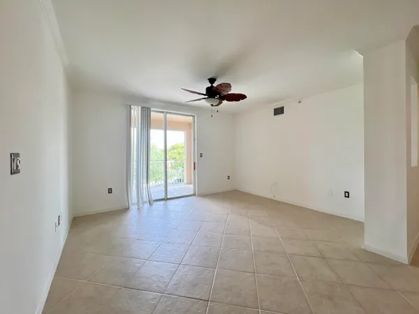 $2,850 | 6450 Emerald Dunes Drive, Unit 301, West Palm Beach, FL 33411