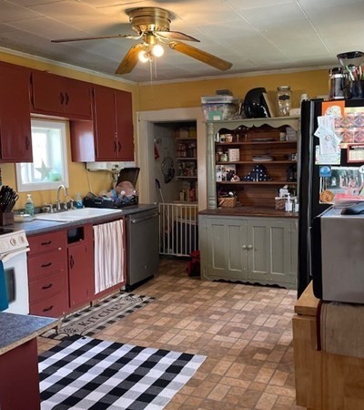 139 Hampden Street Springfield, MA 01151 - Photo 3 of 14 Gallery Image 3