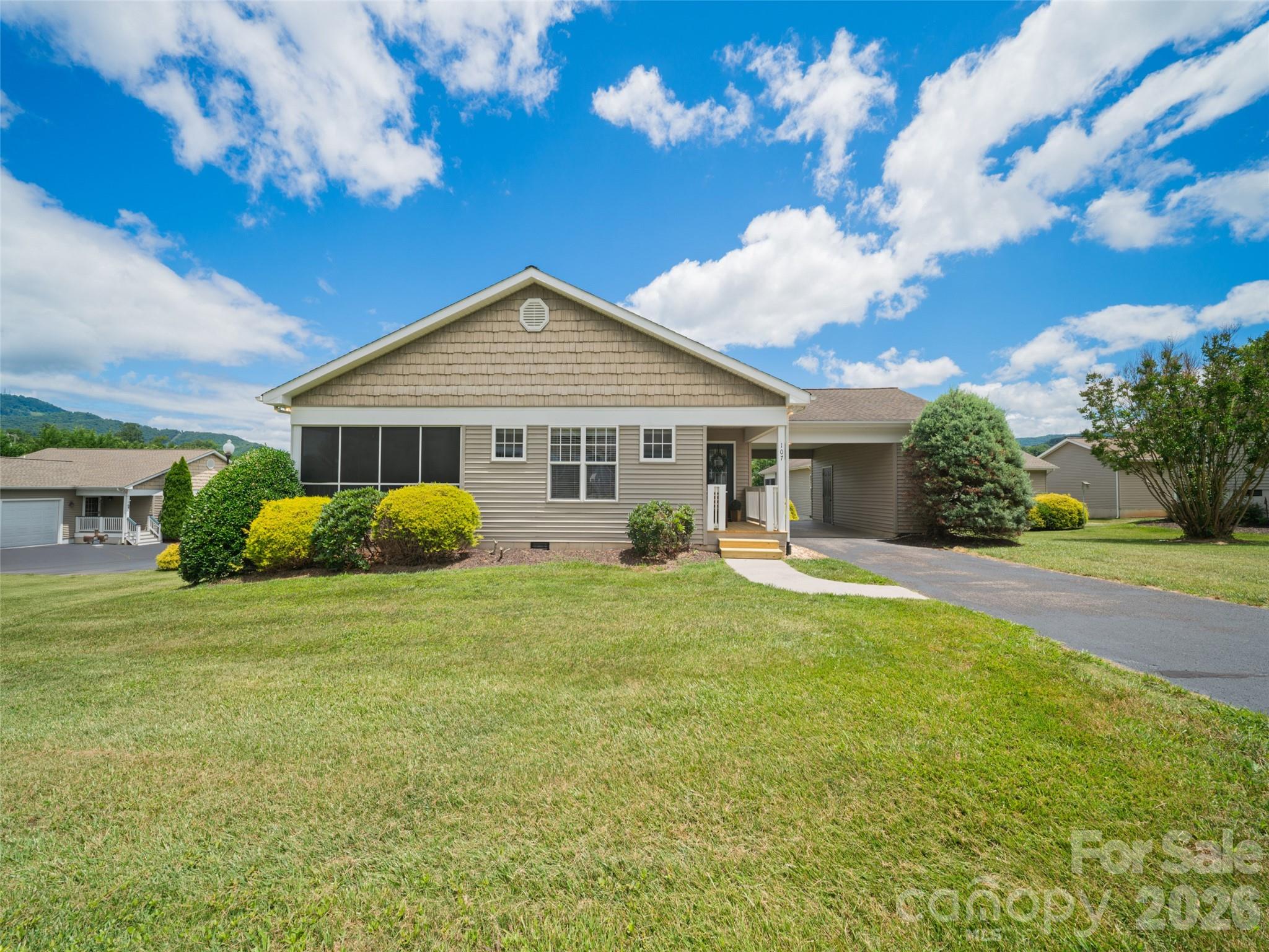 107 Cottage Loop Waynesville, NC 28785 - Photo 4 of 32