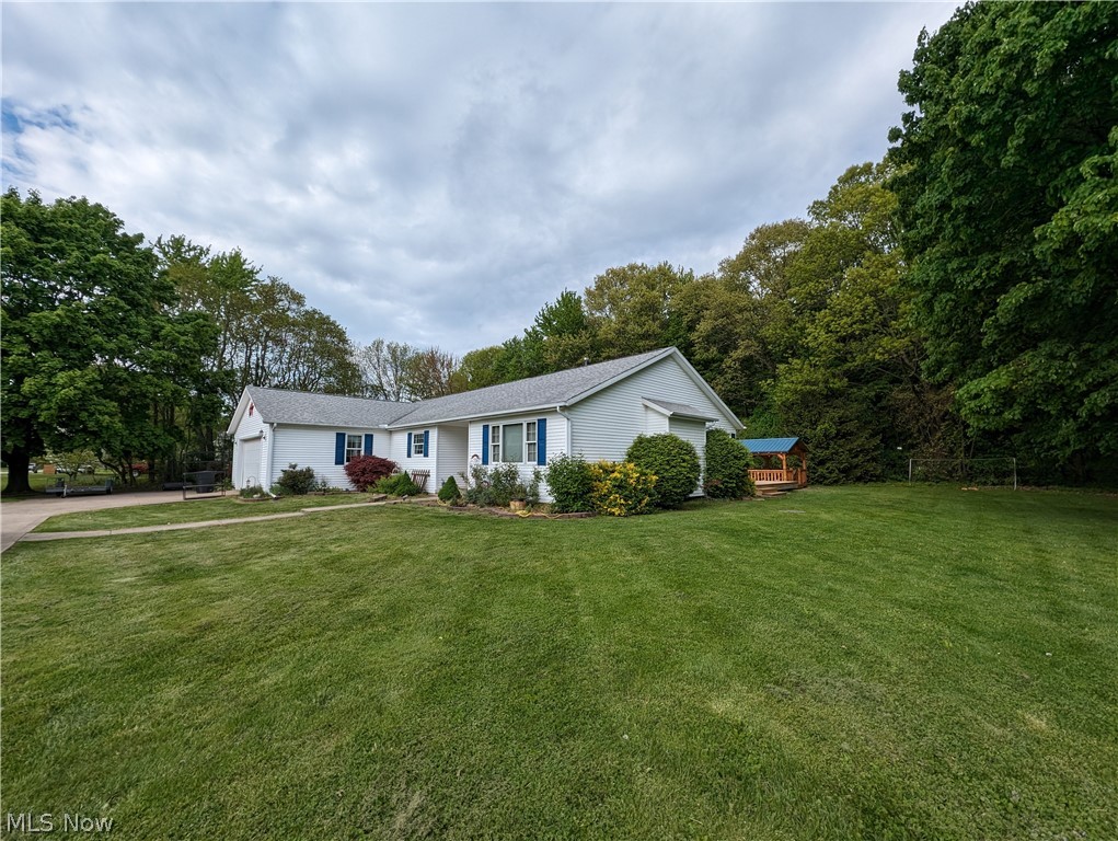 7272 Poore Road Conneaut, OH 44030 - Photo 7 of 26 Ranch-style home featuring a front yard