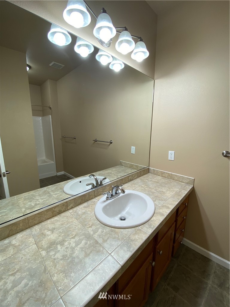 3035 Ridge View Place DuPont, WA 98327 - Photo 10 of 13 Gallery Image 10