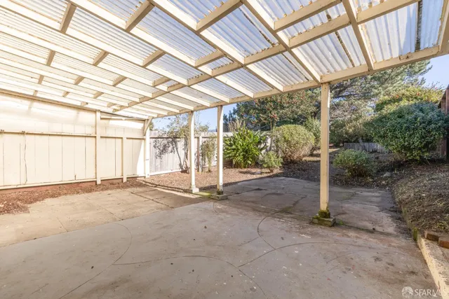 a view of a pathway with a yard