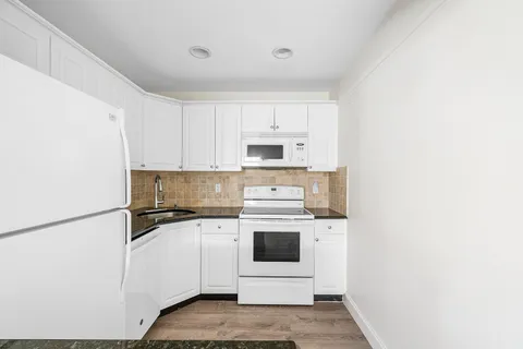 $229,999 | 2455 Northeast 51st Street, Unit E102, Fort Lauderdale, FL 33308