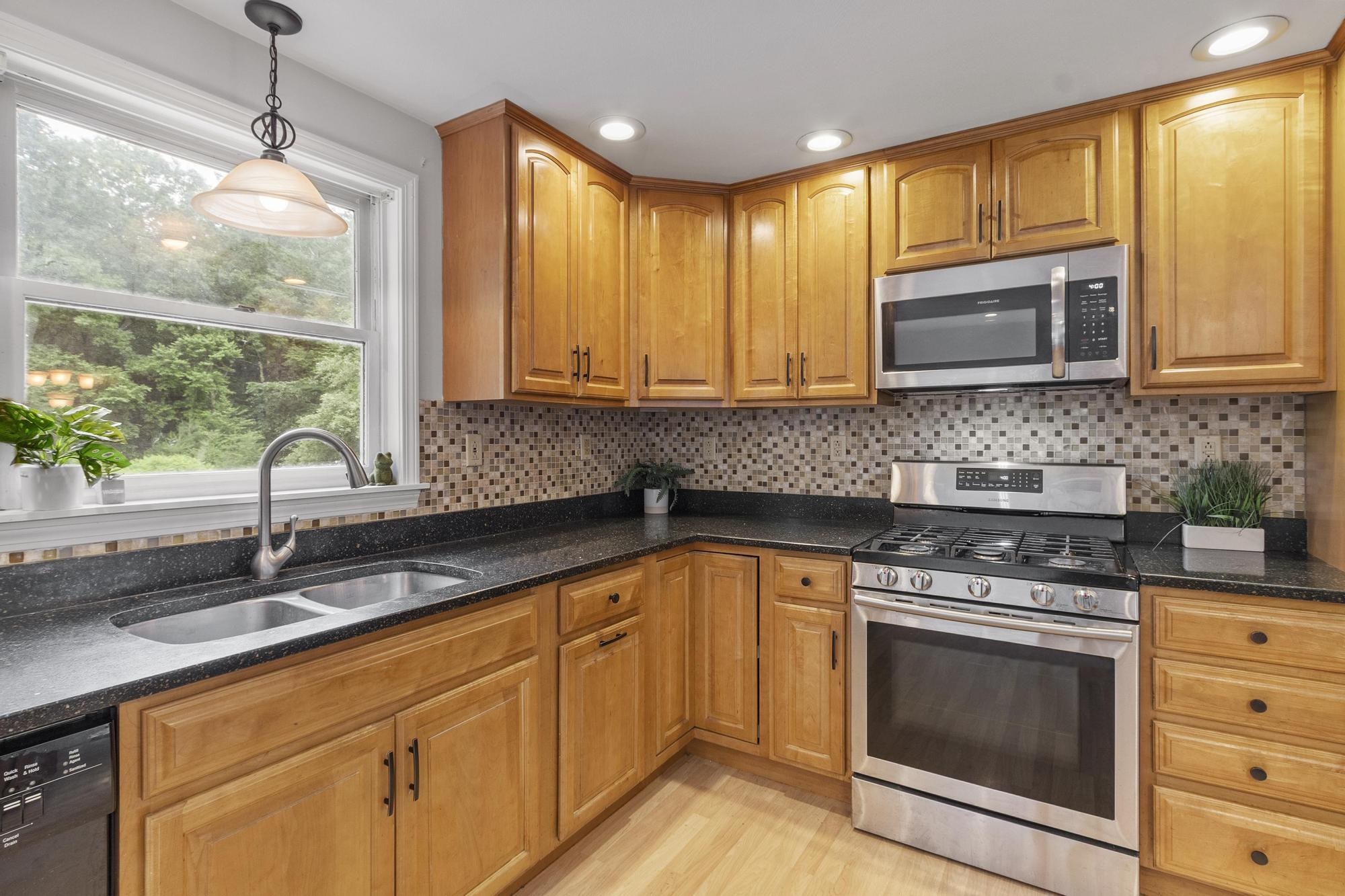 113 Newton Road Plaistow, NH 03865 - Photo 4 of 60