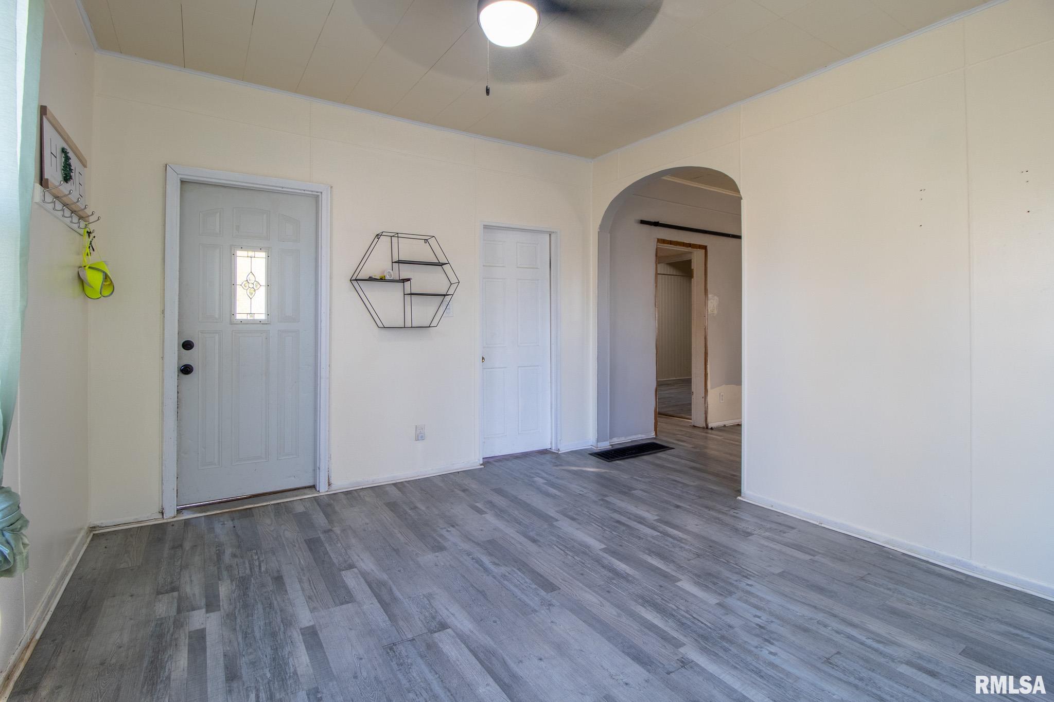 206 West Lower Street Abingdon, IL 61410 - Photo 3 of 12