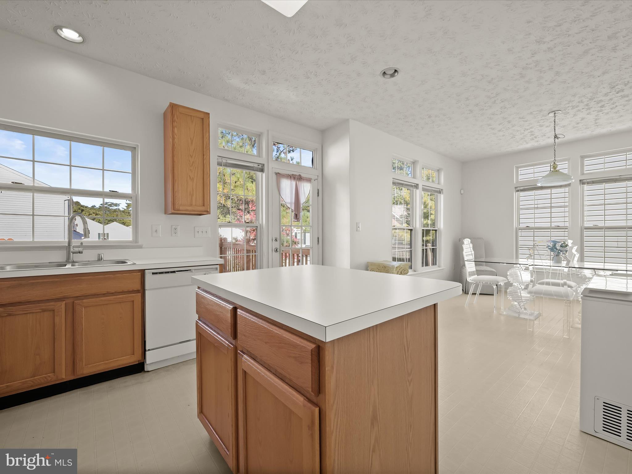 8238 Lyndhurst Street Laurel, MD 20724 - Photo 13 of 50 Kitchen & dining room