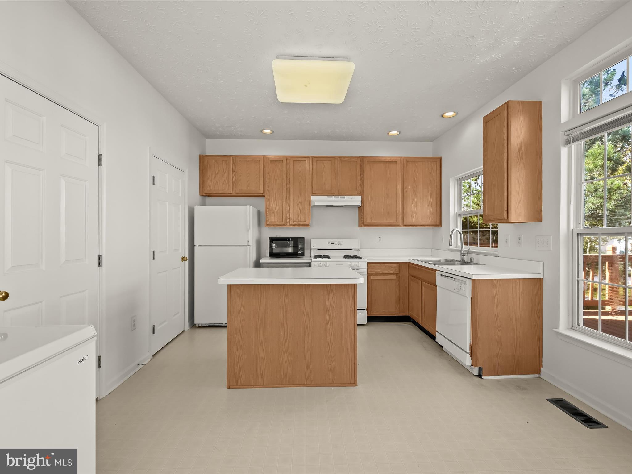 8238 Lyndhurst Street Laurel, MD 20724 - Photo 15 of 50 Kitchen