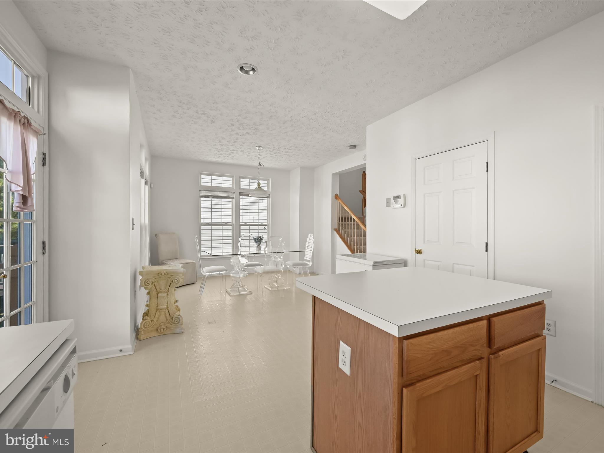 8238 Lyndhurst Street Laurel, MD 20724 - Photo 16 of 50 Kitchen & dining area