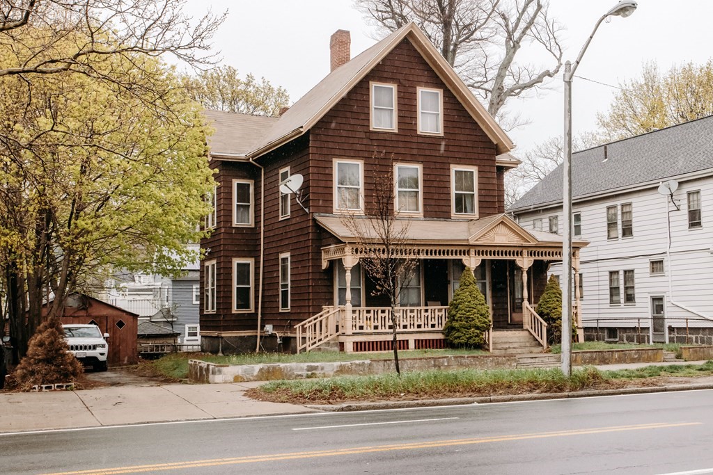 452 Gallivan Boulevard Boston, MA 02124 - Photo 2 of 24 a front view of a house with garden