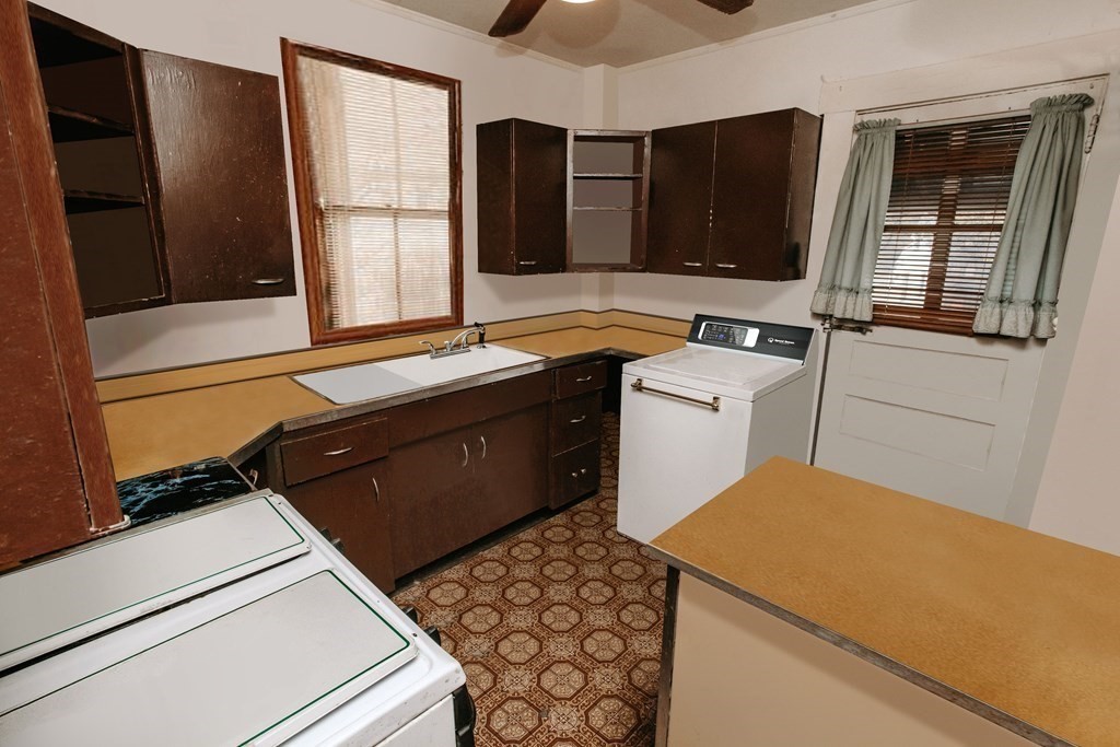 452 Gallivan Boulevard Boston, MA 02124 - Photo 7 of 24 a utility room with sink dryer and washer