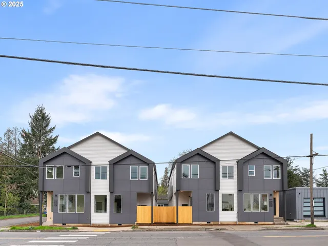 $319,900 | 7191 Southeast Crystal Springs Boulevard, Unit 9, Portland, OR 97206