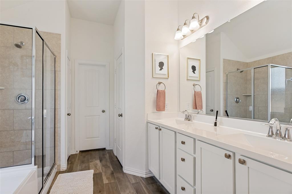 5556 Vaquero Road Fort Worth, TX 76126 - Photo 18 of 25 Bathroom