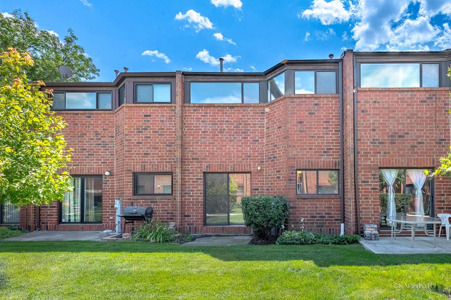 901 South Racine Avenue, Unit C Chicago, IL 60607 - Photo 15 of 39 a front view of a house with garden