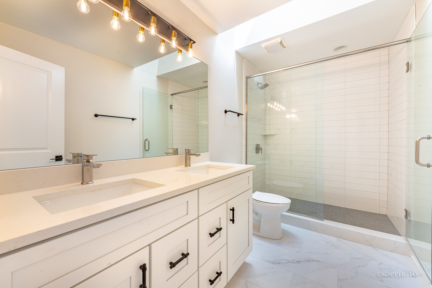 901 South Racine Avenue, Unit C Chicago, IL 60607 - Photo 21 of 39 a bathroom with a double vanity sink toilet and shower