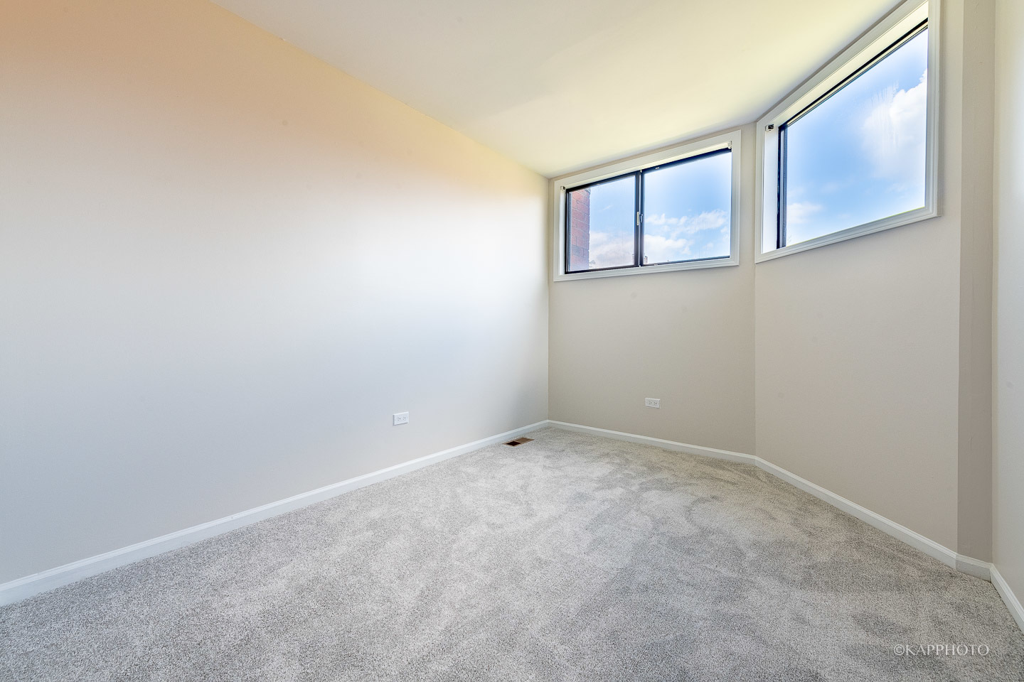 901 South Racine Avenue, Unit C Chicago, IL 60607 - Photo 24 of 39 an empty room with windows